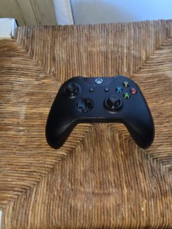 Xbox one black controller and charger