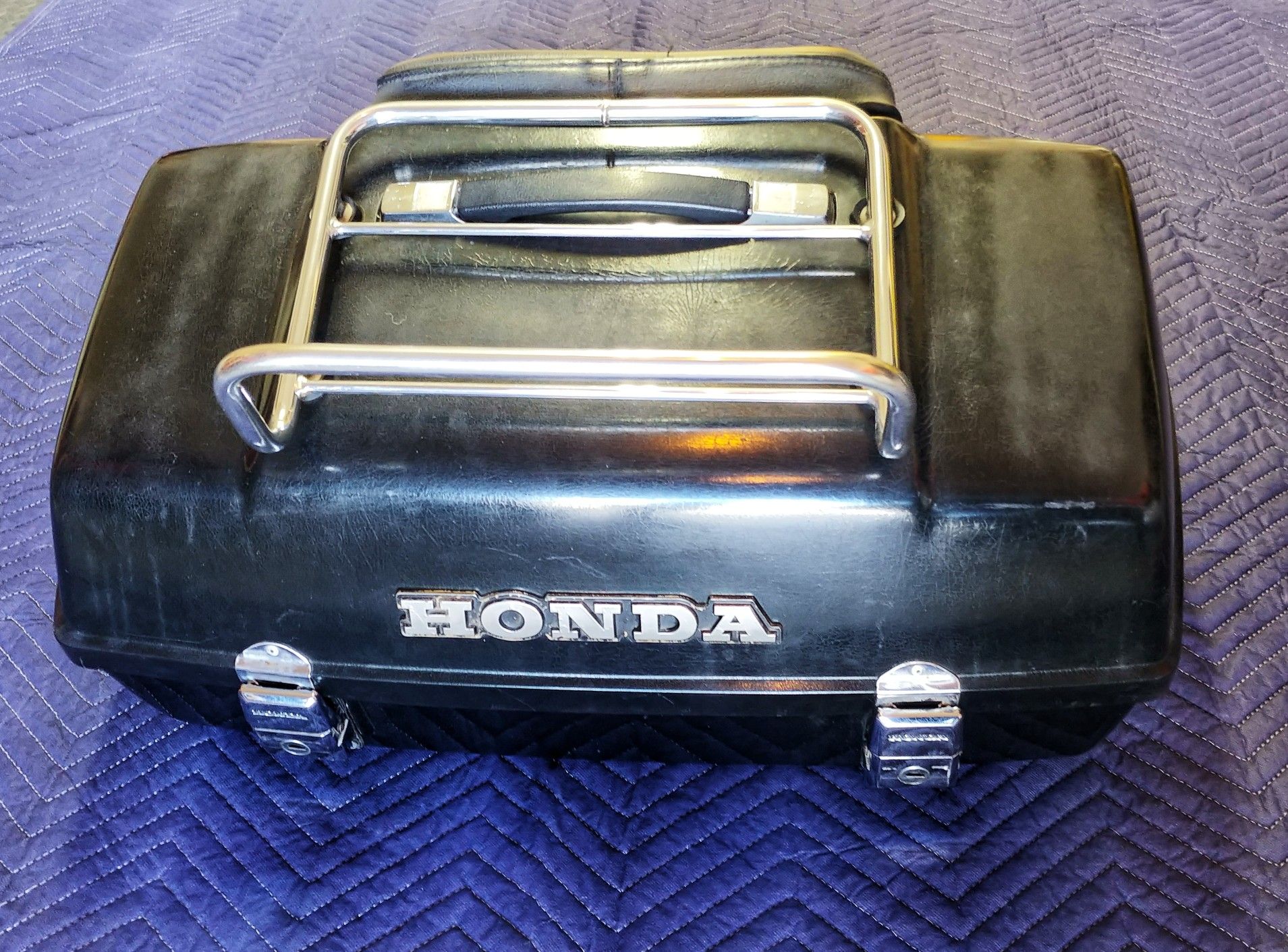 Honda Motorcycle Trunk Box w/rack & back rest.