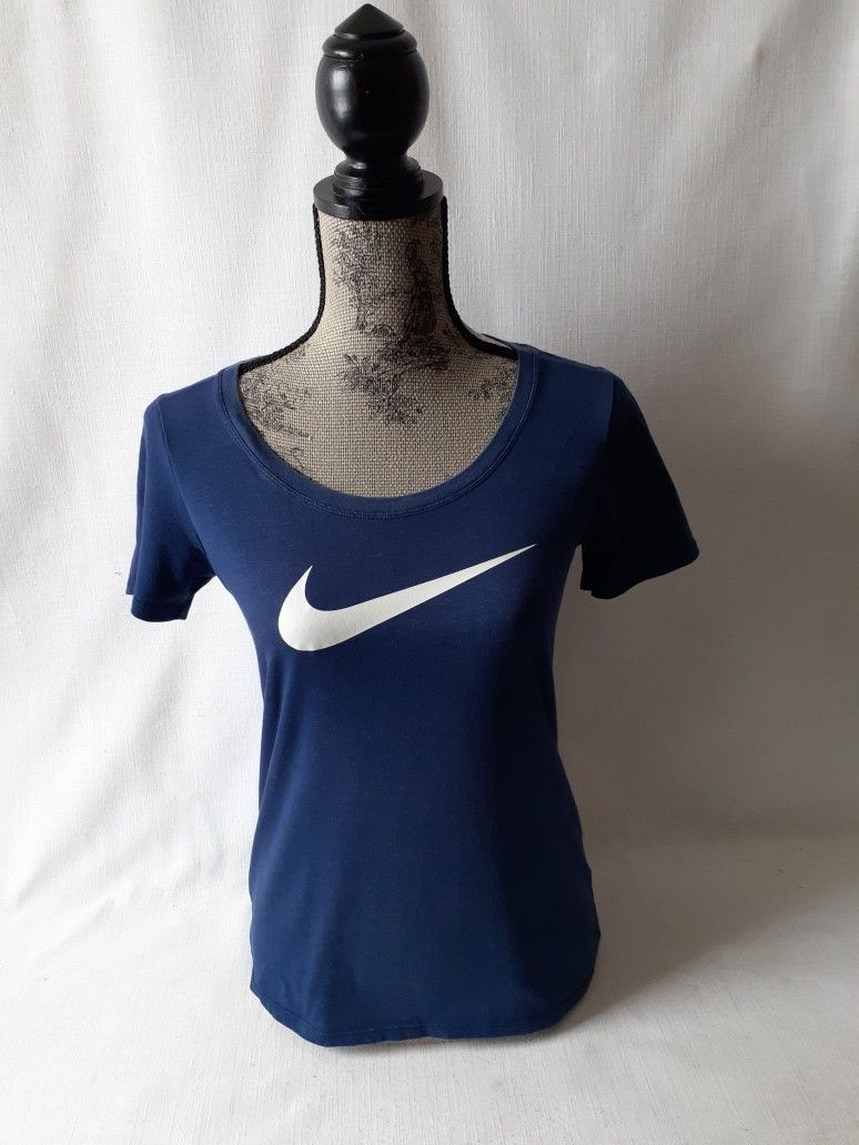 Nike women's navy blue short sleeve activewear top size XS