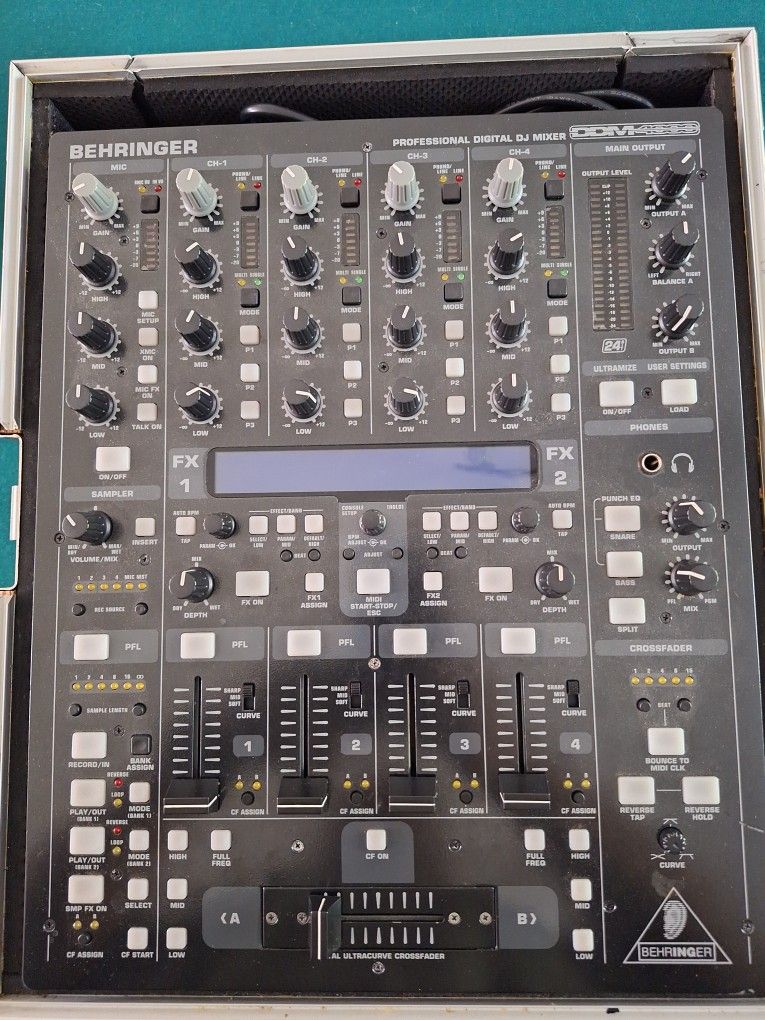 Behringer DDM 4000