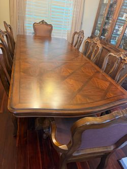 Ethan Alan dinning 8 chairs