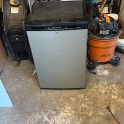 Mini Fridge 