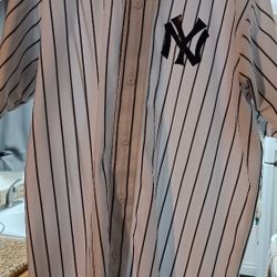 New York Yankees 2XL baseball Jersey. No name.