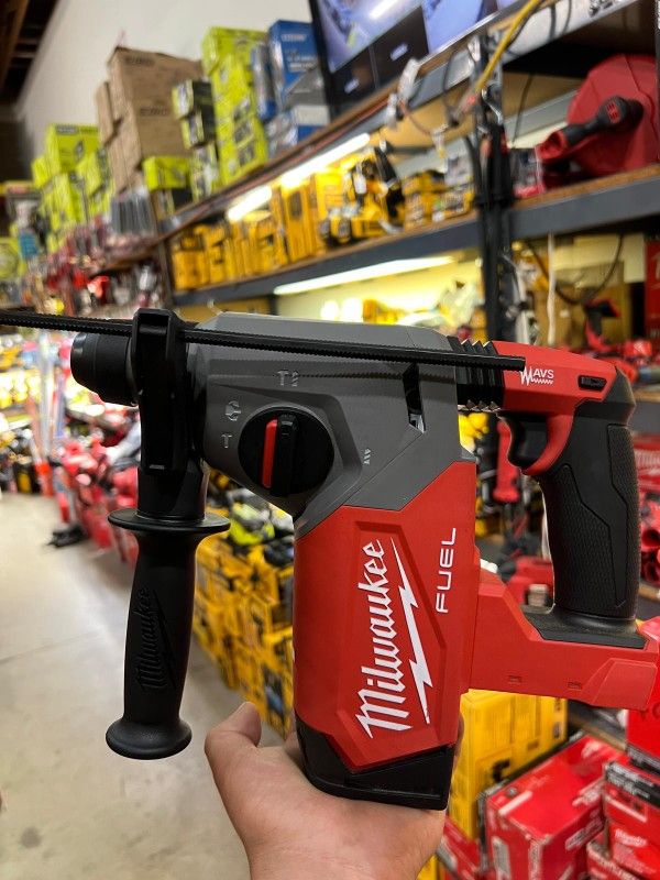 MILWAUKEE M18 ROTARI HAMMER FUEL BRUSHLESS $329