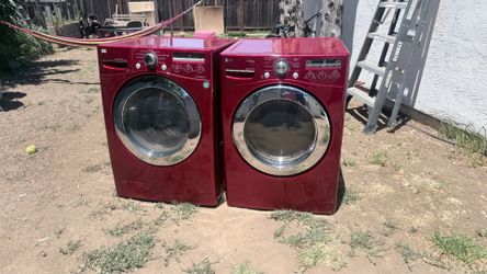 LG WASHER AND GAS DRYER SET