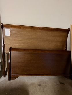 Cherry Finish Queen Bedframe