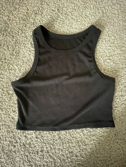 Cropped black ribbed tank