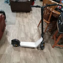 Okai ES59B Electric Scooter 