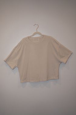 Lululemon Cates T-Shirt Cropped Short Sleeve Top Off White