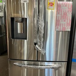 SAMSUNG RF28RSR 28 cu. ft. 3-Door French Door Refrigerator  L