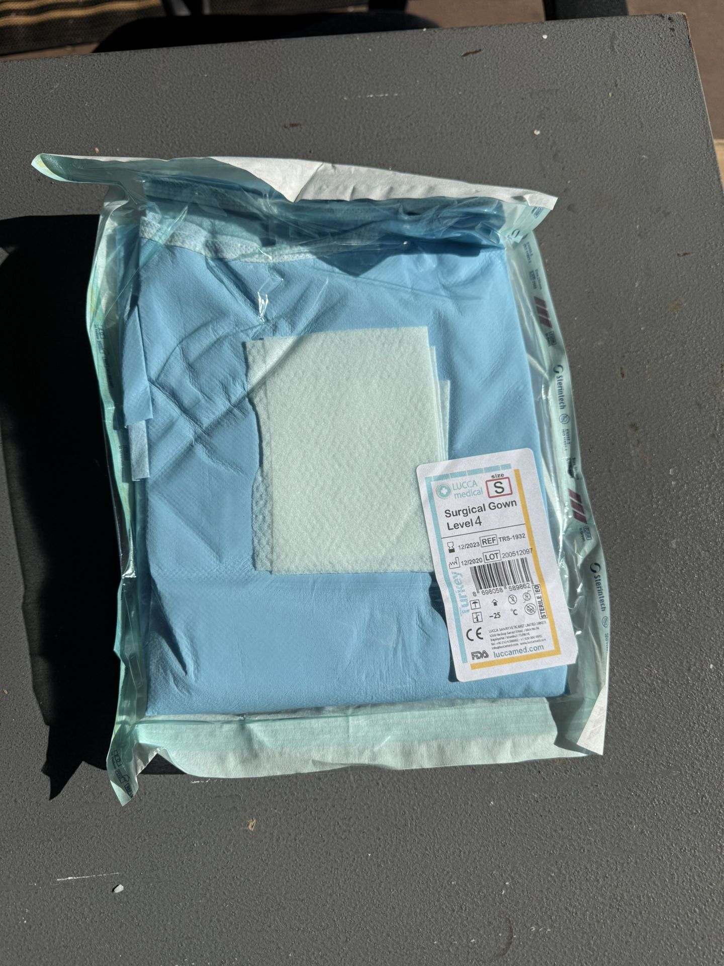 New Case Of (Size:Small) AAMI Level 4 Surgical Gown Ultrasonic (100 pack)