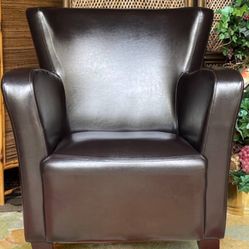 Coaster Fine furniture - Black leather Armchair in Excellent condition  Dimensions: 29W arm to arm 16H foor to seat 19x19 inside seat 35H back