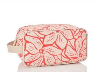 NWT - Aloha Collection Backyard DOPP KIT - Red Haute on Sandstone - Sold Out