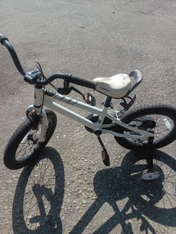 !! Boy's Training Bicycle Size  16 in Wheels
