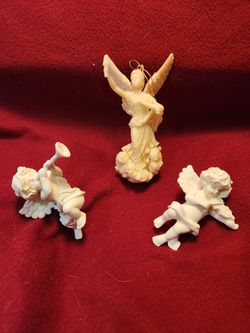 Precious Christmas Angel And 2 Cheribs