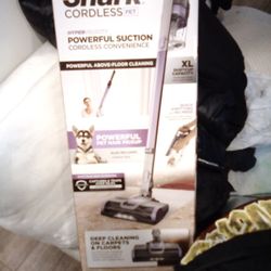 Shark Cordless Pet Vacuum 