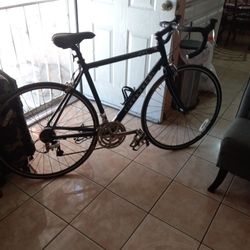 Bicicleta De Carrera En Buena Condicion marca Cannondale Warrior 400R  Le Falta Aire A La Llantas