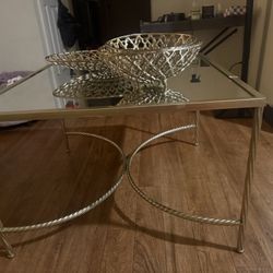 Coffee Table And Small Table With 3 Beautiful Matching Decoration Pieces 
