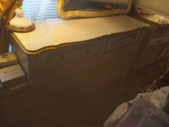 Very Nice Dresser With Mirror $150