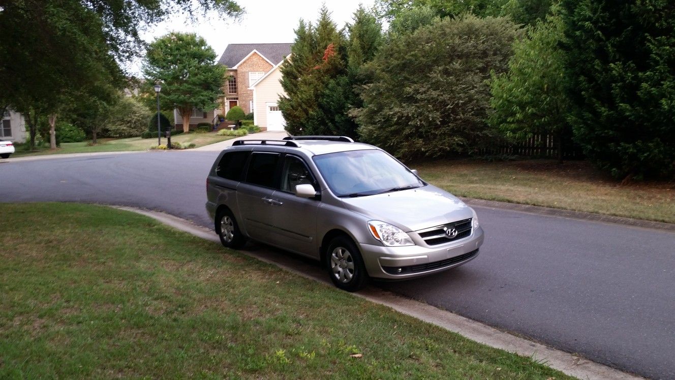 2007 Hyundai Entourage