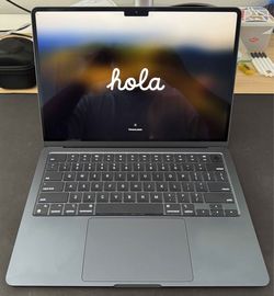 MacBook Air M2 (13.6-inch, 2022)