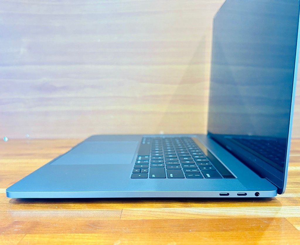  MacBook Pro 15” 2019 TouchBar i7 2.6Ghz 16GB RAM 256GB SSD