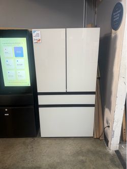 Samsung - Bespoke 29 Cu Ft Four Door refrigerator with inner Beverage Center In White Glass 🔥