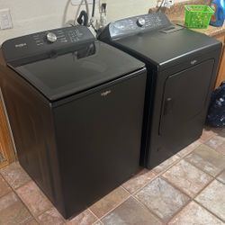 Whirlpool Set Washer And gas dryer 
