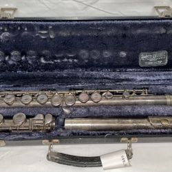 Elkhart Eldeford Silver tone Flute W/Case (Flute Shows Signs Of Tarnish)