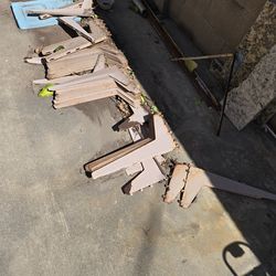 Metal shelf brackets