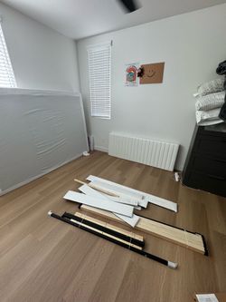 Allewie Bedframe (Queen)