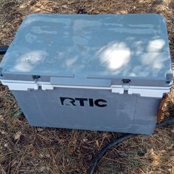 RTIC 52 Qt Lightweight Cooler 