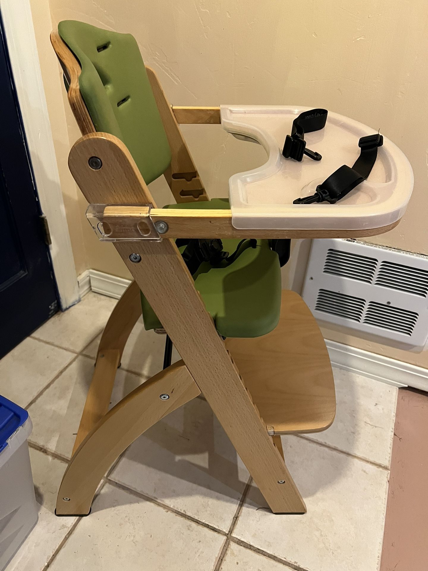 Abiie Beyond High Chair