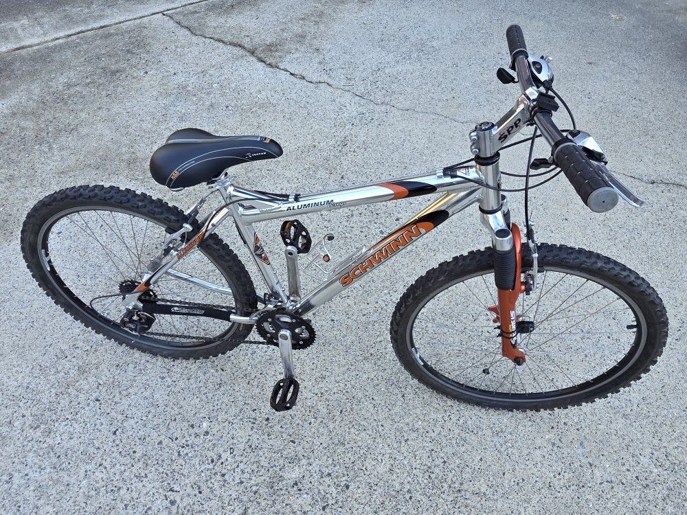 Schwinn Aluminum Comp Mountain Bike - Last Service Was A Year Ago - Good Condition!