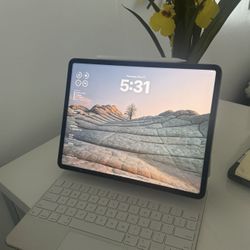 Full Set iPadPro With keyboard And Apple Pencil 