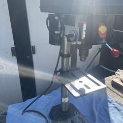 Porter cable bench drill press 3.2 am , 5 speed  for sale 90:00 firm price working great very very well kept