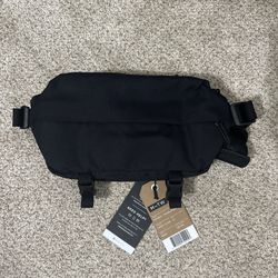 Moment Travelwear 2L Fanny Sling Cross Body Black