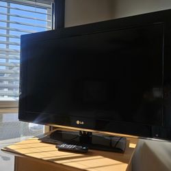 32" LG TV