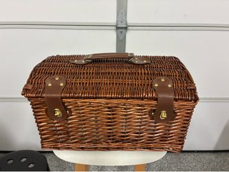 Wicker picnic basket set