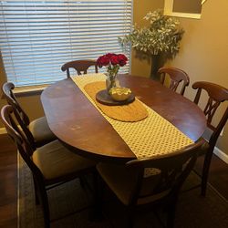 Dining Room Table And Chairs 