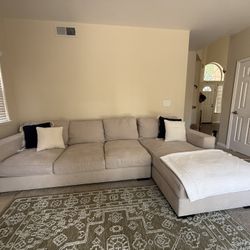 Sectional w/ Chase Washable Covers
