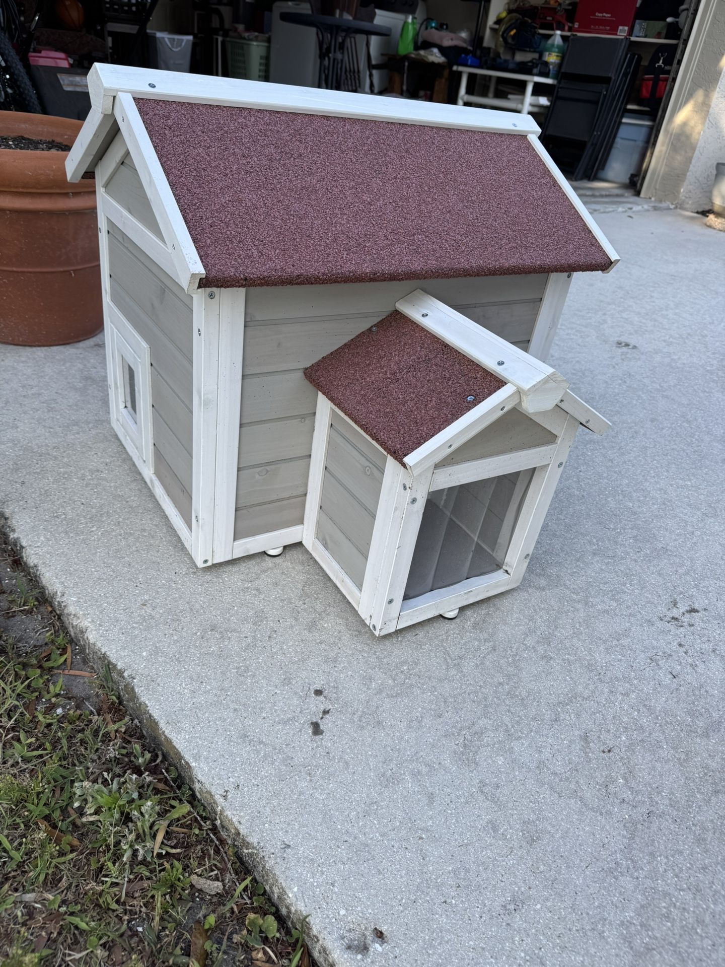 Outdoor Cat Refuge/ House