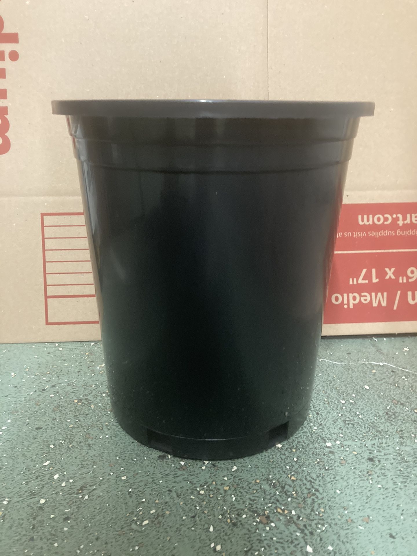 5 Gallon Plastic Nursery Pots