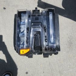 2022 Chevy Silverado Headlight Right 