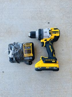 DeWalt DCD1007 is a heavy-duty 20V MAX XR 1/2-inch brushless 3-speed hammer drill + charger and battery 