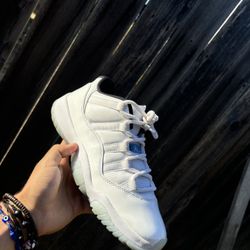 Jordan 11 Legend blue low