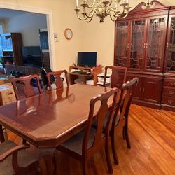 Dining Table w/6 chairs, two leafs and Pennsylvania China cabinet