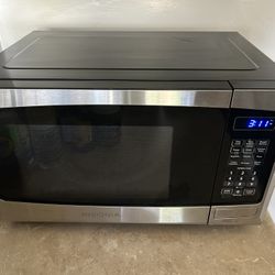 Insignia Microwave Like New