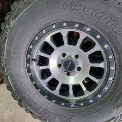 5x5 JEEP 17" ProComp Rockwell Wheels, 35" ProComp XtremeMT Tires