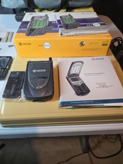 Kyocera 7135 Verizon Palm Phone w/ Cradle Cable Holster Literature - Untested